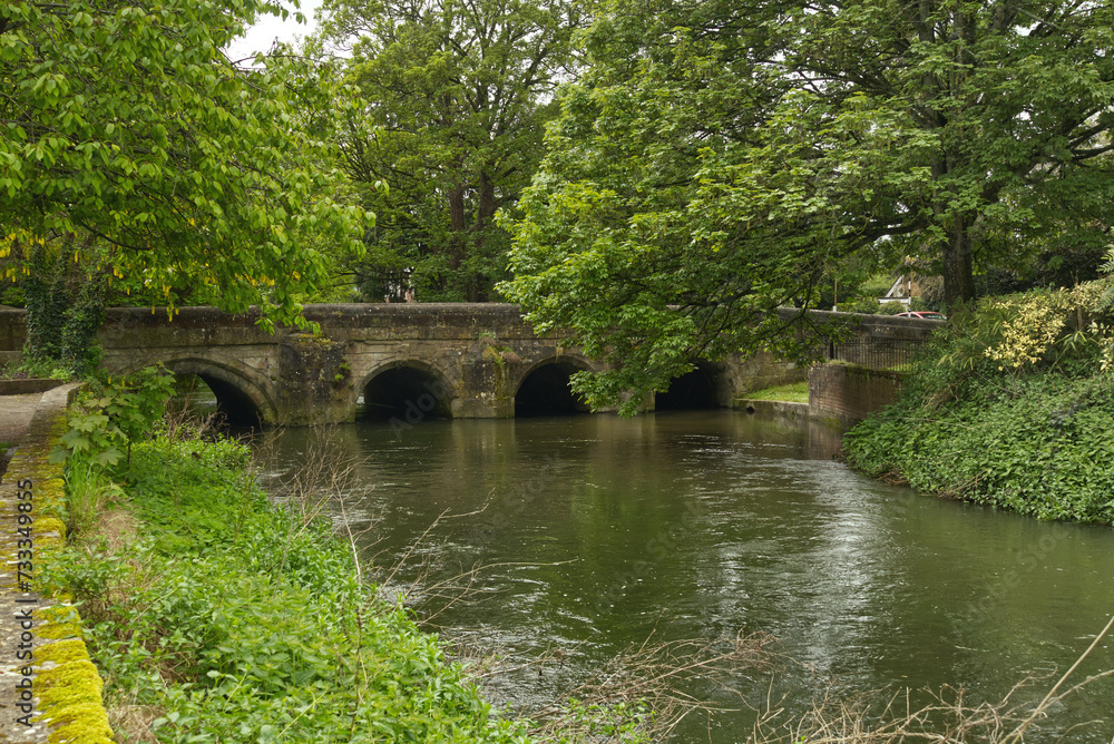 Fluss Avon mit historischer Brücke in Salisbury - England