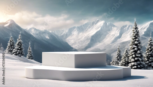 Presentazione al Vertice- Podio Bianco su uno Sfondo di Montagne Innevate, Ideale per la Visualizzazione e la Promozione di Prodotti, Alta Qualità photo