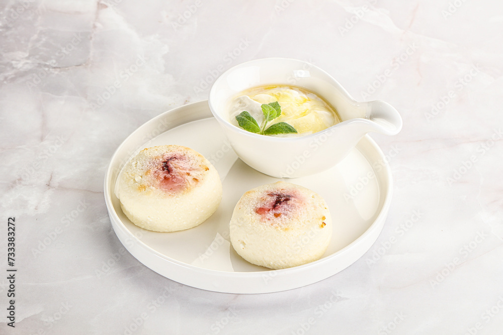 Curd pancakes with sour cream Curd pancakes with sour cream