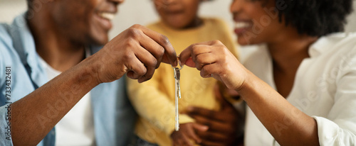 Quadro em tela African American Family With Little Daughter Showing Keys, Cropped