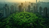 Minimalistyczne lotnicze zdjęcie przedstawiające surrealny park w środku z koniczyną na szczęście w środku miasta  z wysokimi budynkami.