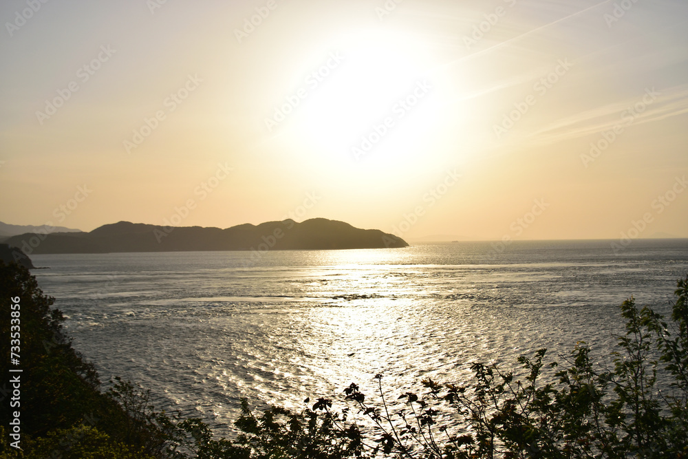 淡路島から望む夕日