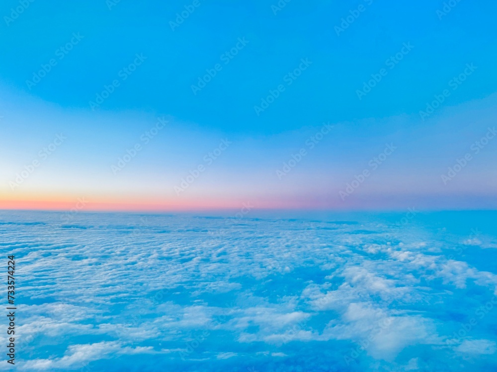 Obraz premium Tranquil photo at evening hours on a plane depart from Japan