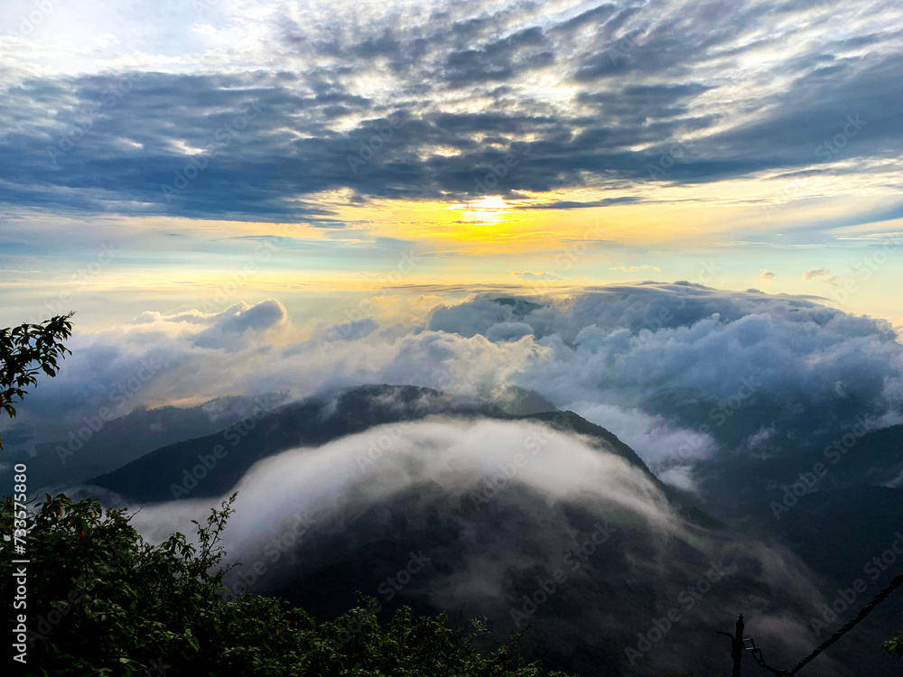 Obraz premium clouds over the mountains