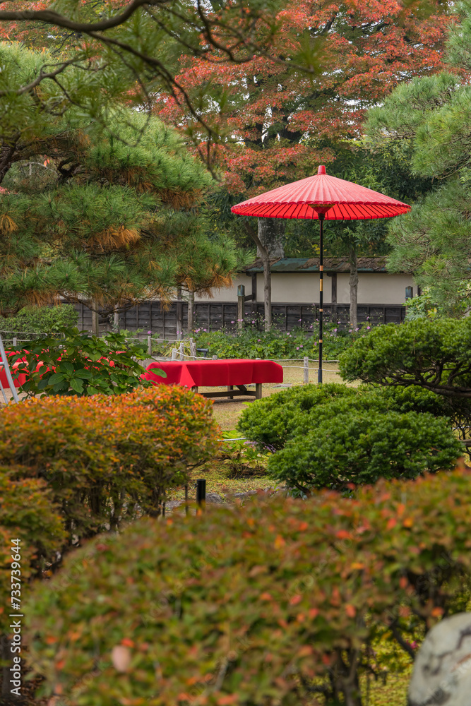 日本 福島県会津若松市の鶴ヶ城城址公園内にある茶室麟閣と紅葉 日本 福島県会津若松市の鶴ヶ城城址公園内にある茶室麟閣と紅葉