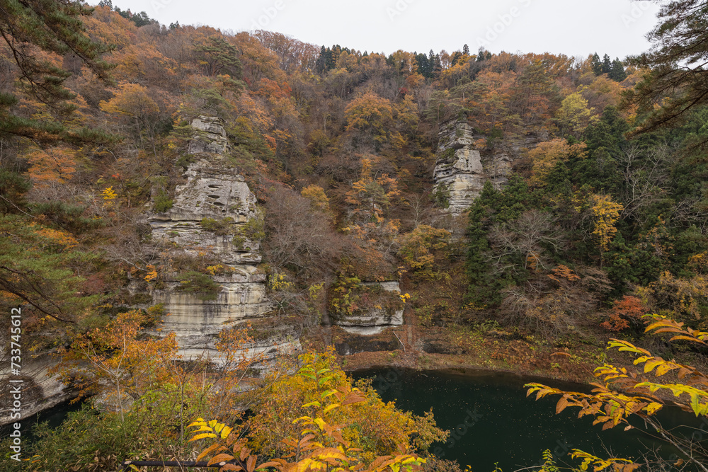 日本　福島県南会津郡下郷町を流れる阿賀野川が形成した渓谷、塔のへつりの紅葉