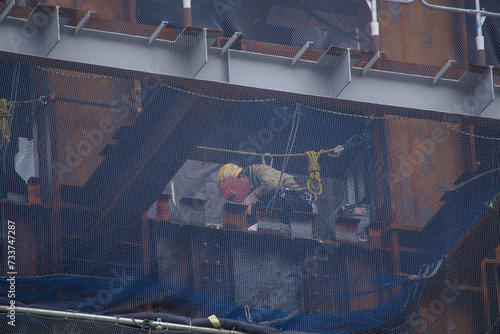 鉄骨のある建設現場の風景