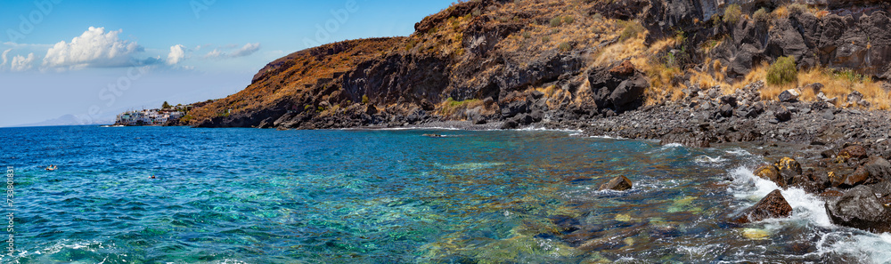 Paisajes de la isla de Tenerife. Naturaleza paisaje marino en Islas Canarias. Viajes aventuras paisaje.