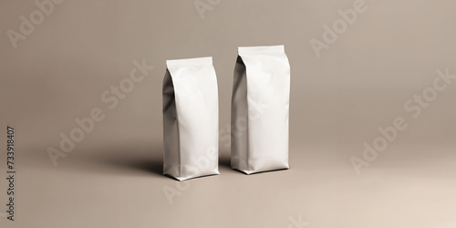 Mockup embalagens de papel em branco em fundo bege. Dois sacos de papel em branco, isolados. photo