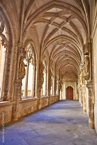 Toledo: Chiostro interno del Monasterio de San Juan de los Reyes - Spagna