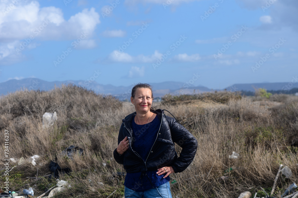 Naklejka premium woman walking near the sea 2