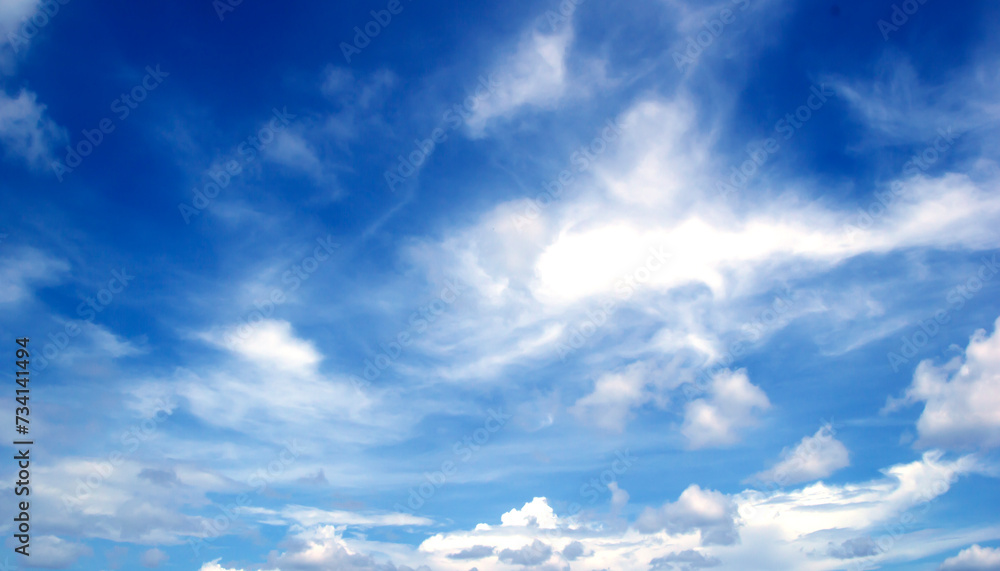 Obraz premium Blue sky with white clouds