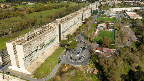 Fotografía Aerial view of Nuovo Corviale known as il Serpentone (the great snake) due to its length
