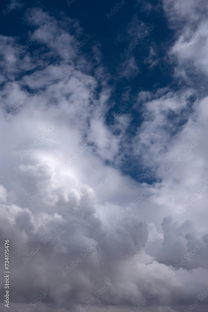 Wolken über Marburg unterwegs