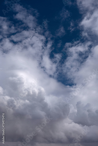 Wolken über Marburg unterwegs © Winfried