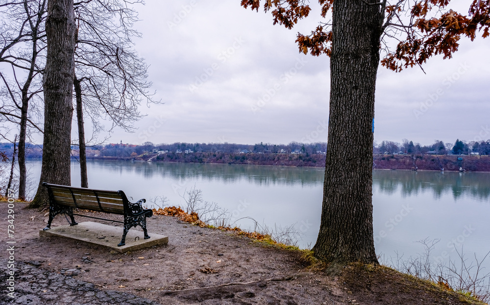 Niagara parkway bench with river view