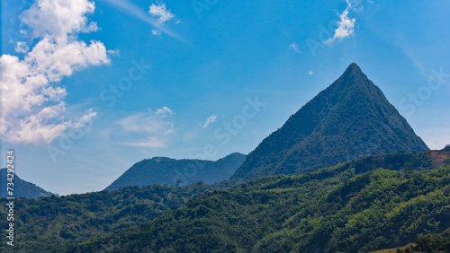 Foto aérea que muestra las montañas del suroeste Antioqueño y en especial a Cerro Tusa