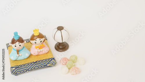 日本の文化・ひな祭りイメージ｜雛人形と雛あられ