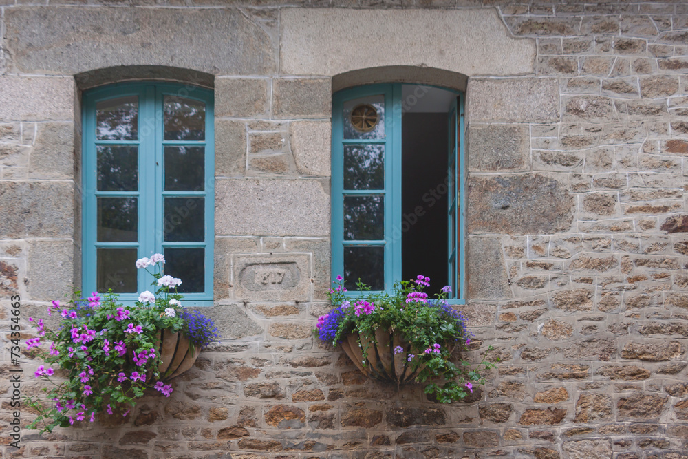 Granitsteinhaus mit zwei Fenstern, Bretagne
