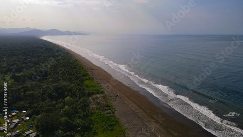Foto aérea en la Costa Pacífica Colombiana, en el Departamento del Chocó
