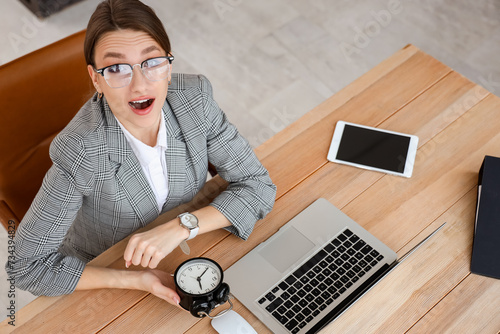 Surprised young businesswom...