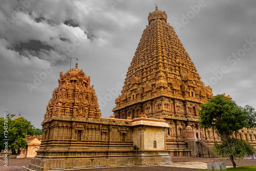 Tanjore Big Temple or Brihadeshwara Temple was built by King Raja Raja Cholan  Tamil Nadu. It is the very oldest   tallest temple in India. This is UNESCO s Heritage Site.