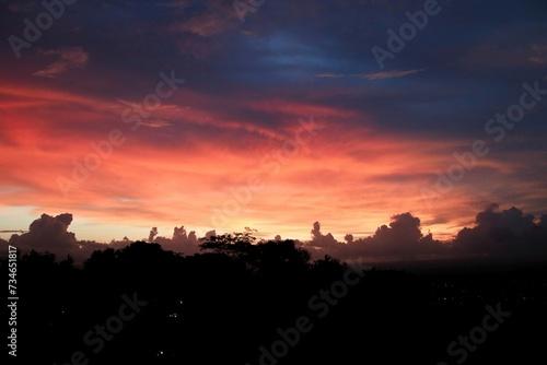 Wallpaper Mural The sky was approaching dusk Torontodigital.ca