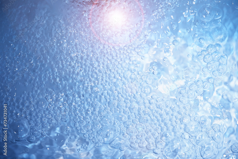 Obraz premium Bubbles and seething water in the light of sunlight.Blue water texture.