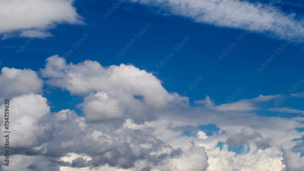 Ciel de traîne, après le passage d'une perturbation atlantique Ciel de traîne, après le passage d'une perturbation atlantique
