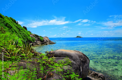 Obraz na plátně Island Moyenne, Sainte Anne Marine National Park, Republic of Seychelles, Africa