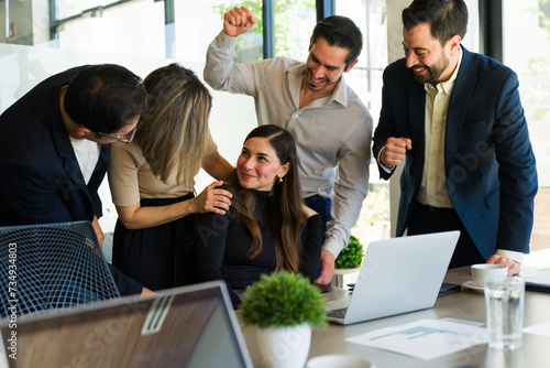 Tableau sur toile Businesswoman getting recognition from her colleagues at work