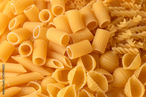 Sfondo di pasta italiana in vari formati, cibo europeo 
