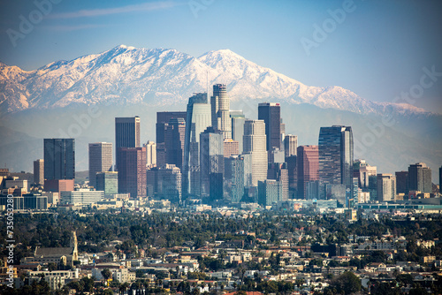Tablou pe pânză Smoggy Los Angeles with snow capped mountains