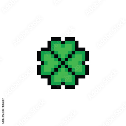 Clover with four leaves  icon 8 bit, pixel art  Clover icon  for game  logo.