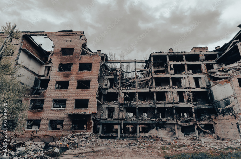 Fototapeta premium destroyed school building in Ukraine