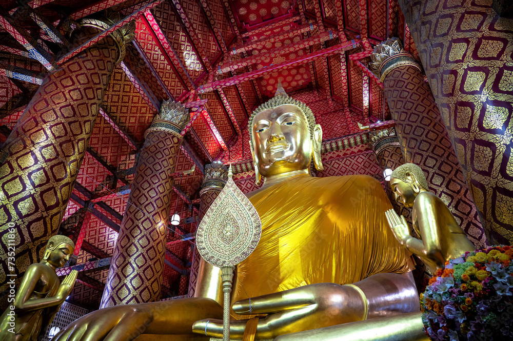 Golden Buddha statue in Wat Luang Pho Tho in Ayutthaya, Thailand