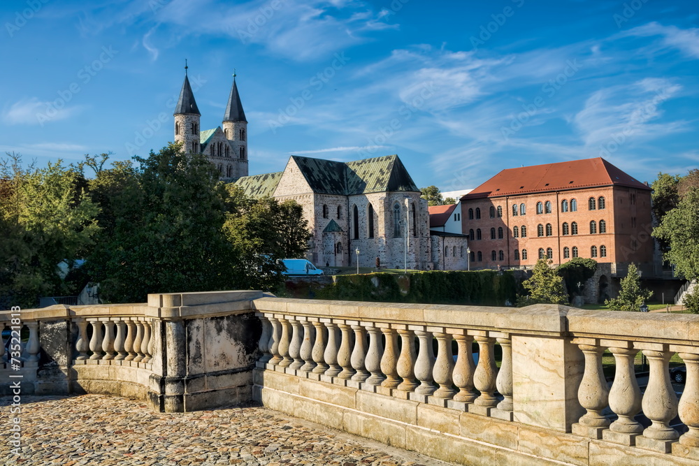 magdeburg, deutschland - stadtbild mit kloster unser lieben frauen