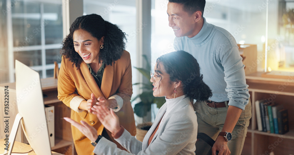 © SneakyPeakPoints/peopleimages.com - Business, people and celebrate for teamwork success, support and collaboration with computer in office. Celebration, man and women happy together with pride or congratulations for work feedback © SneakyPeakPoints/peopleimages.com - Business, people and celebrate for teamwork success, support and collaboration with computer in office. Celebration, man and women happy together with pride or congratulations for work feedback