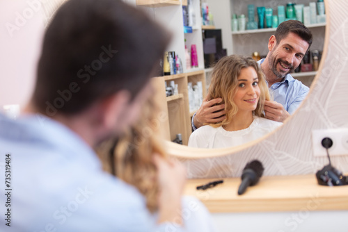 smiling woman on the mirror with a stylist