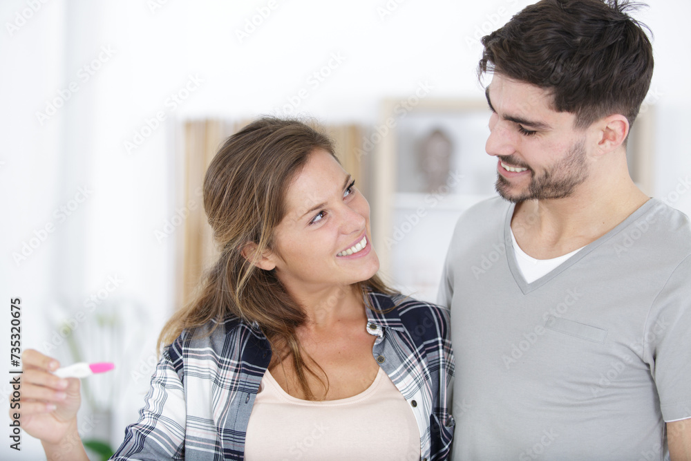happy couple pregnancy test results happy couple pregnancy test results