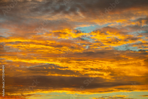 Beautiful idyllic sky at dawn with strong yellow and orange colors © Adilson