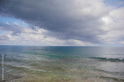 vista del oleaje del mar en el horizonte 