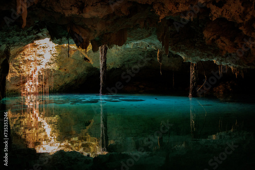 hermoso cenote cerca de Tulum México
