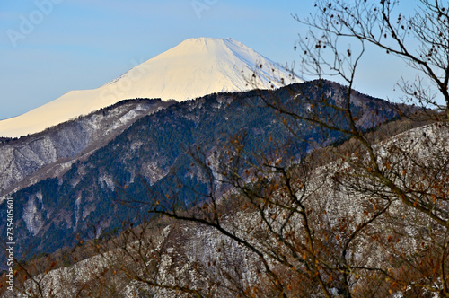 雪化粧の山並に富士山 丹沢の大倉尾根 
