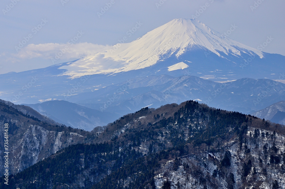 冬の丹沢　鍋割山山頂より望む厳冬の富士山
