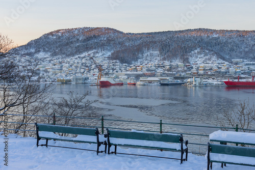 Obraz na płótnie South part of bay of Bergen in early morning of winter. Sun slowly rising behind the mountains revealing suburbs of Laksevåg and Damsgard w salonie