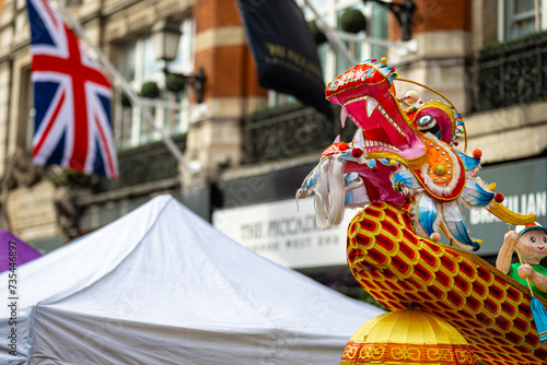 Obraz na płótnie Dragon dance during Chinese lunar year celebrations in London, England w salonie