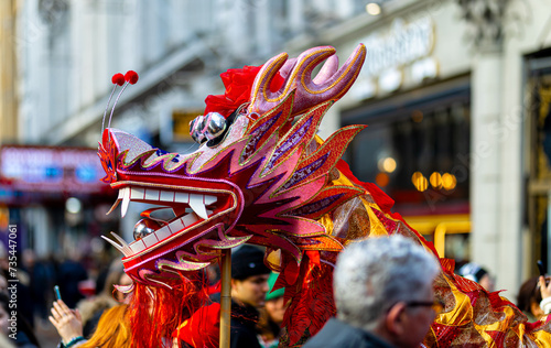Obraz na płótnie Dragon dance during Chinese lunar year celebrations in London, England w salonie