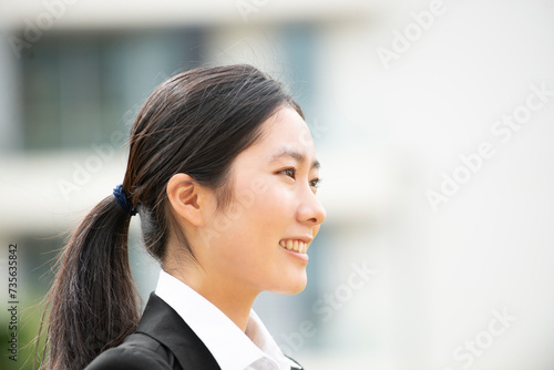 スーツを着ている女性の横顔 photo
