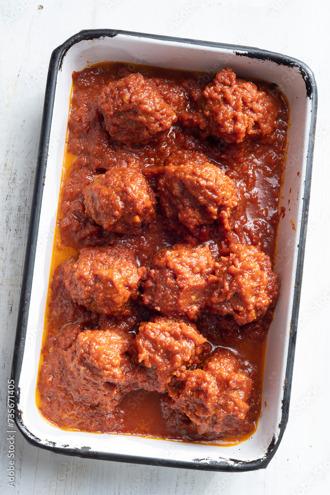 traditional italian meatballs in tomato sauce